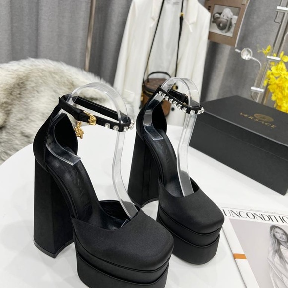 Brand New 🔥Platform Designer Heels size 8.5 - Picture 7 of 9